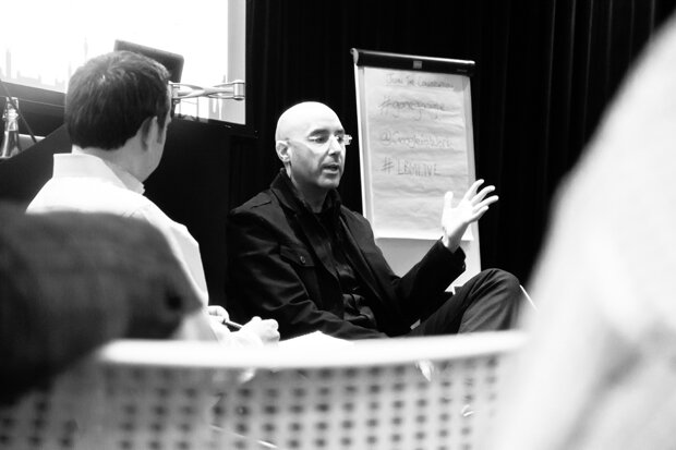 mitch Joel at London bloggers meetup